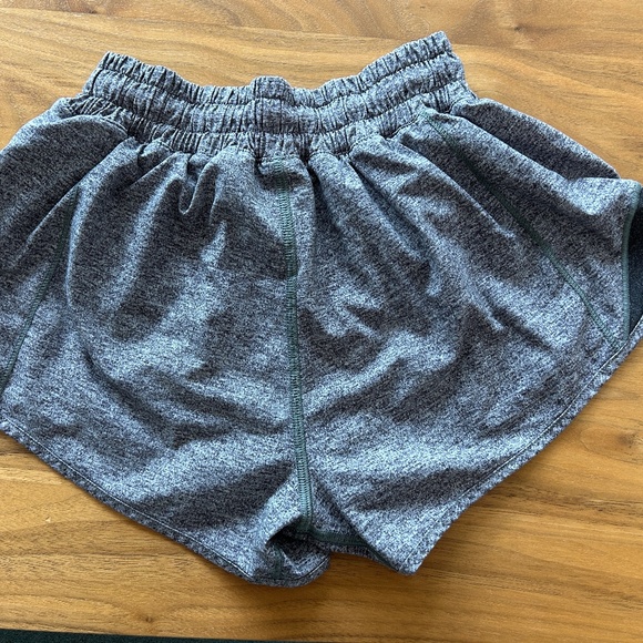 Lululemon Hotty Hot 2.5 size 2 - Picture 2 of 3